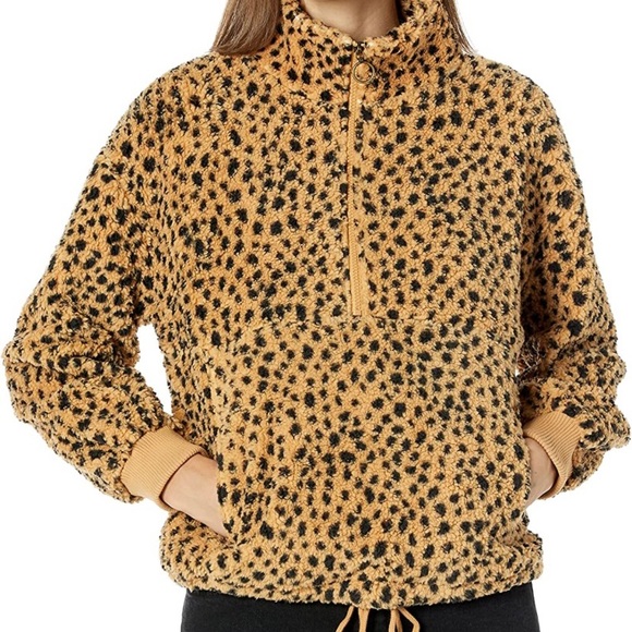 Billabong half zip pull over. - Picture 1 of 3